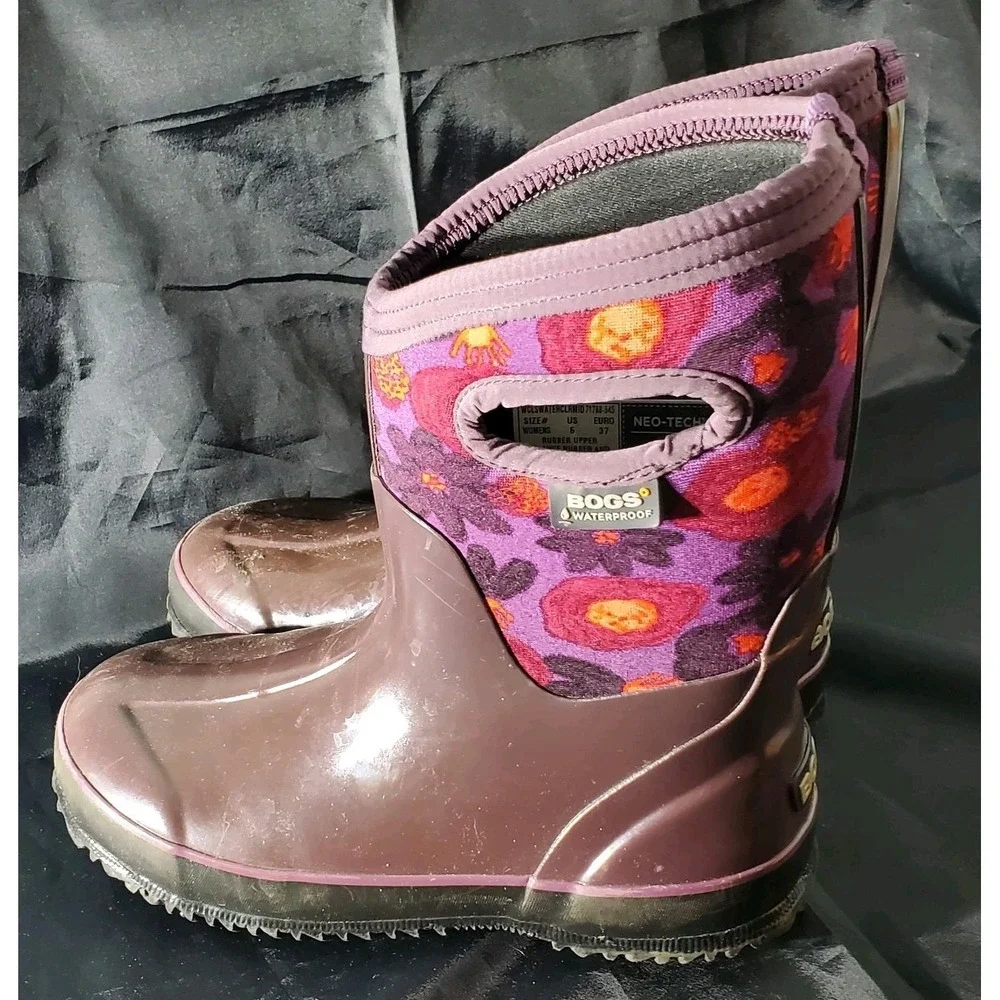 BOGS Classic Womens 6 Purple Flowers Snow Winter Boots Waterproof‎ Insulated